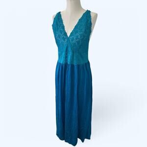 Vintage Vanity Fair USA Turquoise Blue Lace Full Length Night Dress Gown size L